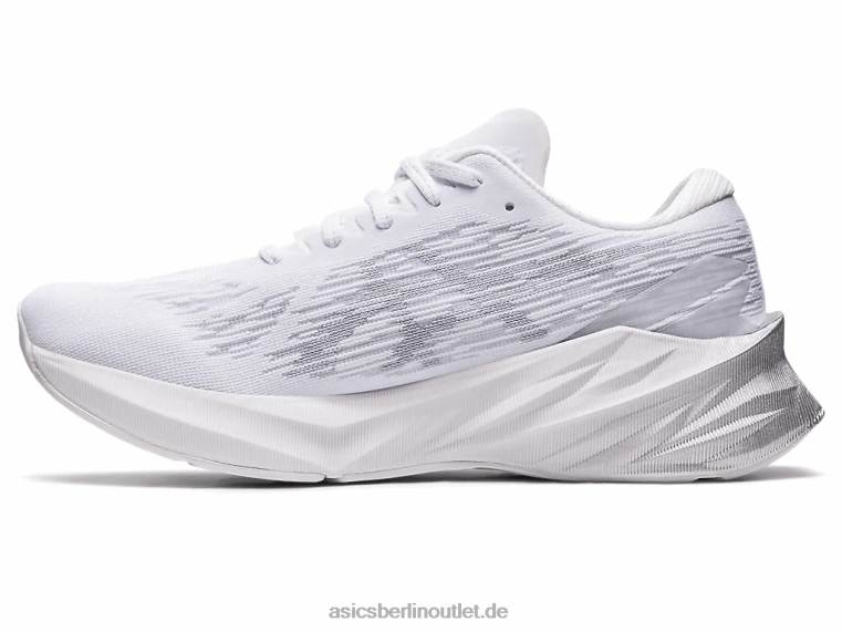 Novablast 3 BL4N2405Asics Weiß/Piemontgrau