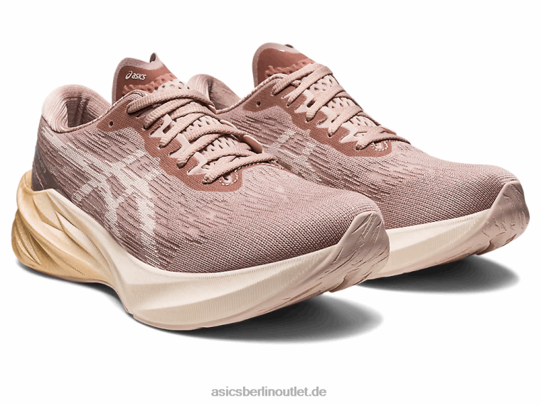 Novablast 3 BL4N2428Asics Rehbraun/Mineralbeige