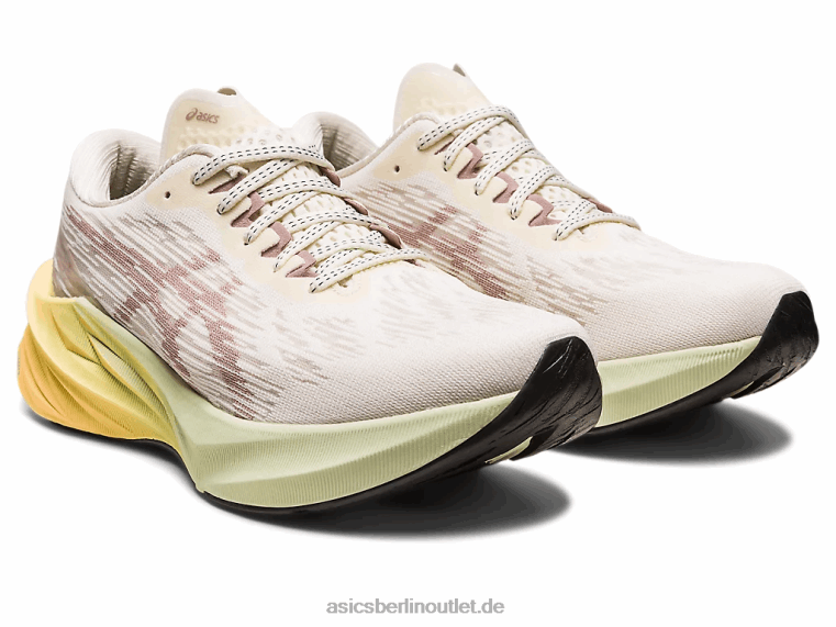Novablast 3 BL4N2870Asics Creme/Rehbraun