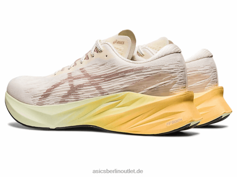 Novablast 3 BL4N376Asics Creme/Rehbraun